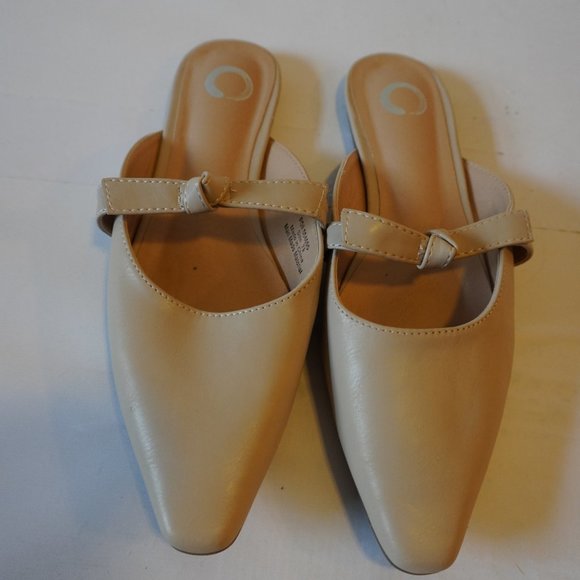 * NWOT Womens Shag Boutique Beige Faux Leather Flat Mules Sz 7.5 - Picture 2 of 7